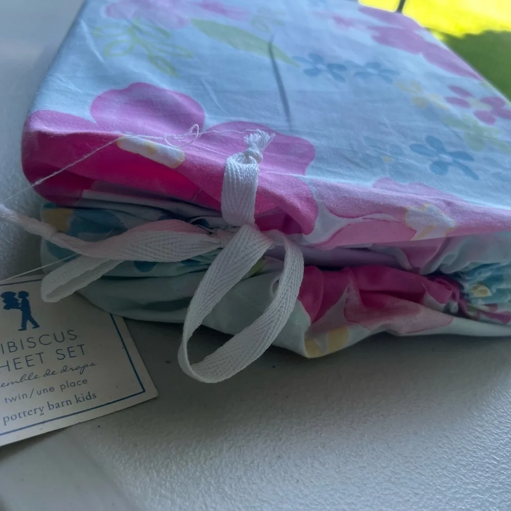 POTTERY BARN Hibiscus light Blue and Pink Floral Sheet Twin sheets Set Bedding